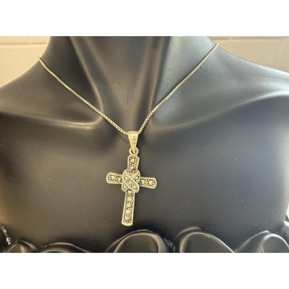 Sterling Silver Marcasite Cross‎ Pendant Necklace Knotted Design Center Vintage